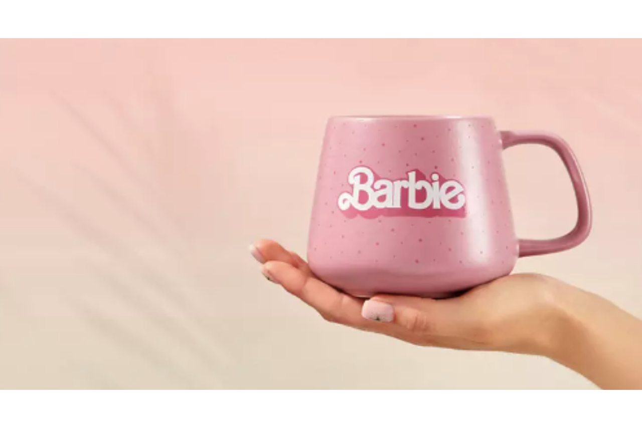 <p>Una tazza della Collezione Barbie di Mattel</p>
